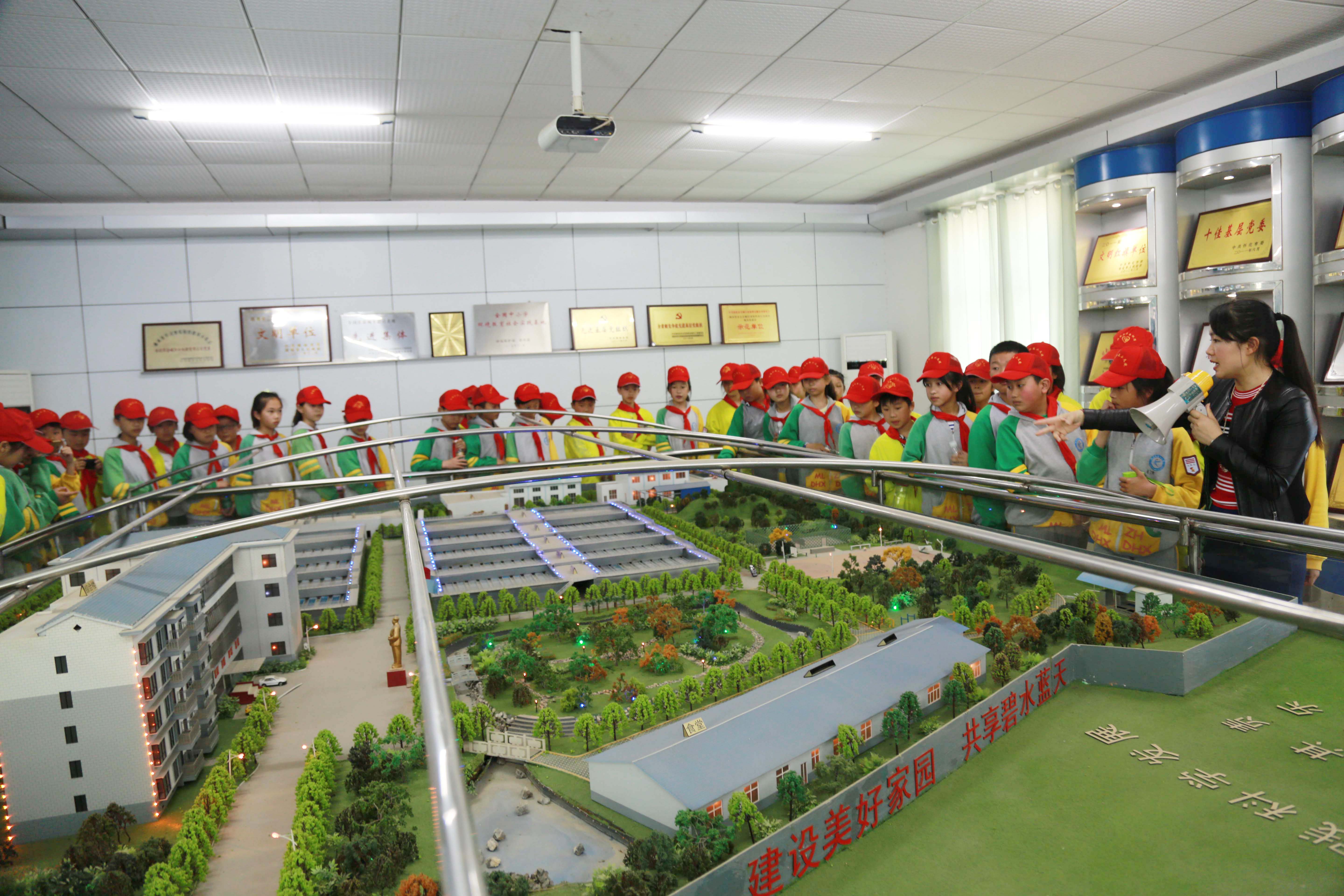 1584495306500385.jpg 城管進校園 宏宇小學參觀市污水處理有限公司.jpg